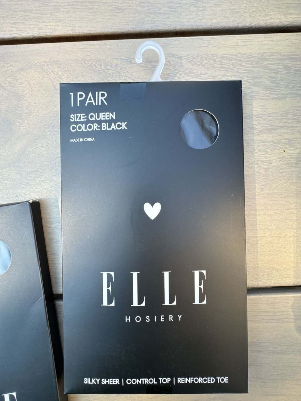 Elle - Picture 3 of 5